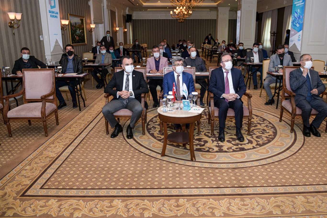 Yerel gazete temsilcileri Van'da buluştu Yerel gazete temsilcileri Van'da buluştu